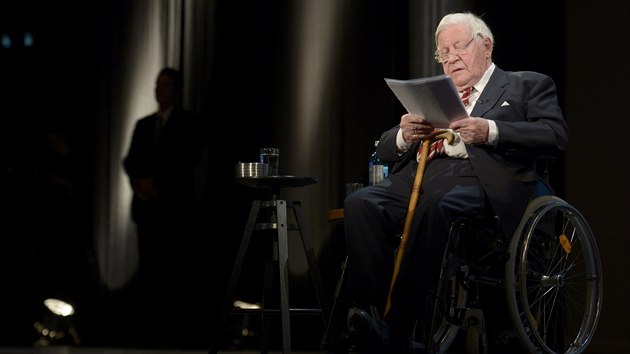 Bval nmeck kancl Helmut Schmidt na snmku z roku 2014