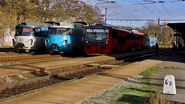 Nová vlaková souprava (zcela vpravo) vyrobená ve Zvolenu na Slovensku pi...