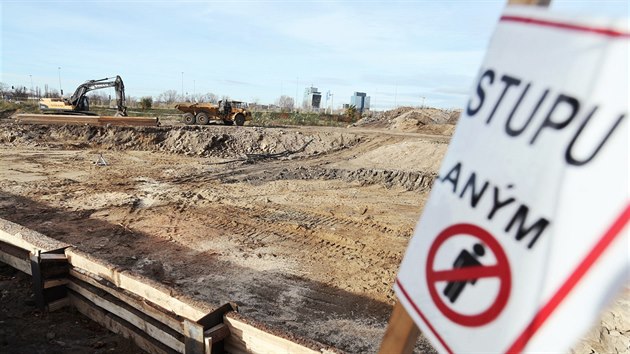 Pozemek, na kterm v Karln stvala fabrika Rustonka, nyn zkoumaj archeologov a zapoaly tam u i nkter stavebn pravy. Do dvou let na nm vyrostou dva kancelsk objekty a nsledn jet tet (10. listopadu 2015).