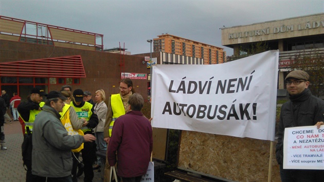 Demonstrace Ládví není autobusák