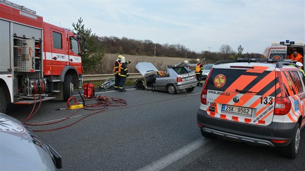 Nehoda u Slanho zablokovala silnici I/7 (13.11.2015).