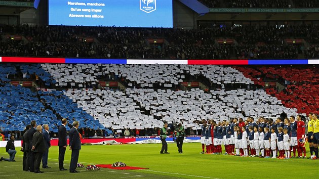Fotbalist i fanouci ve Wembley vzdali ped zpasem Anglie - Francie hold obtem teroristickho toku v Pai.