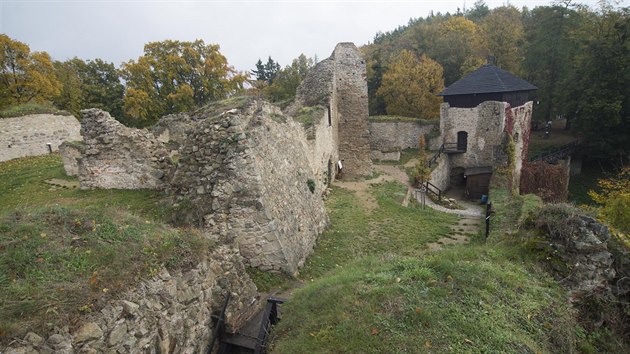 Zcenina hradu Lukov nedaleko Zlna