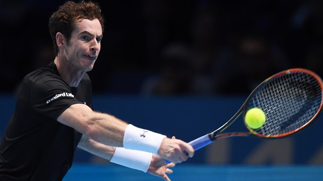 Britsk tenista Andy Murray v duelu Turnaje mistr s Rafaelem Nadalem ze panlska.