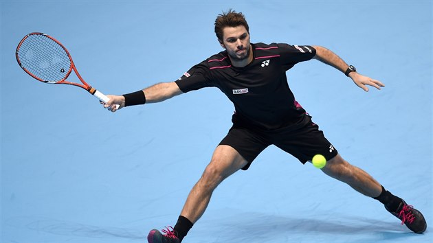 vcarsk tenista Stan Wawrinka v duelu Turnaje mistr s Davidem Ferrerem ze panlska.