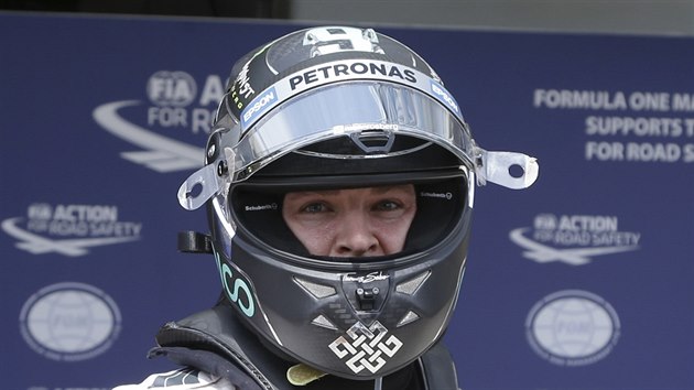 JSEM JEDNIKA. Nico Rosberg slav triumf v kvalifikaci na Velkou cenu Brazlie