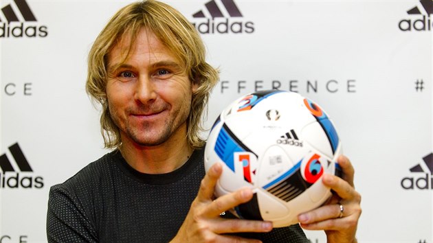 Pavel Nedvd pedstavuje m pro fotbalov Euro 2016.