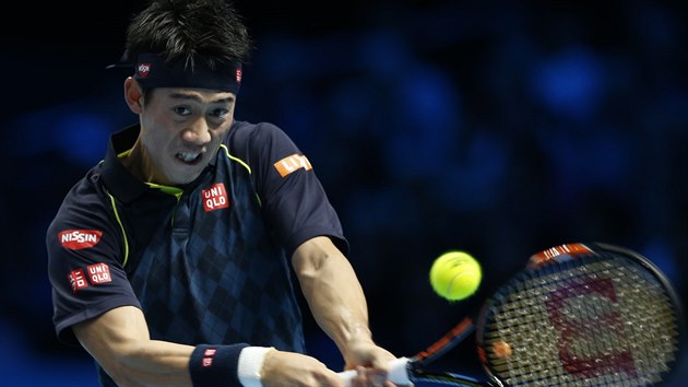 Kei Niikori v duelu Turnaje mistr proti Federerovi