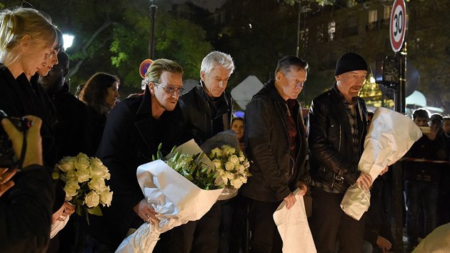 lenov kapely U2 vzdali v Pai hold obtem ptenho masakru (14. listopadu 2015).