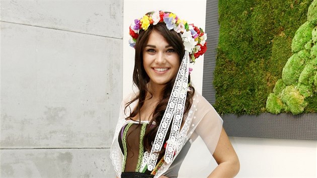 esk Miss World 2015 Andrea Kalousov v nrodnm kostmu na svtovou sout krsy