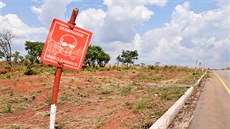 V Angole je tináct let po válce stále jet mnoho pozemk zaminováno.