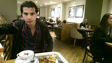 Syrský uprchlík Nabil Aleppos v Manchesteru (12. listopadu 2015) Syrský uprchlík Nabil Aleppos v Manchesteru (12. listopadu 2015)
