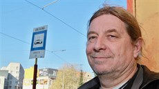 Jiří Matoušek u tramvajové zastávky, která v Liberci uctívá chartisty včetně... Jiří Matoušek u tramvajové zastávky, která v Liberci uctívá chartisty včetně...