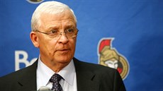 Bryan Murray na tiskové konferenci. Bryan Murray na tiskové konferenci.