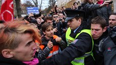 Demonstrace Refugees welcome na praském Albertov.