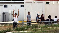 Imigranti v australském detenčním zařízení na Vánočních ostrovech. Imigranti v australském detenčním zařízení na Vánočních ostrovech.