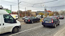 Dopravní nehoda u nové tramvajové zastávky u tvanice (10.11.2015).