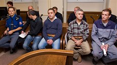 Hradecký soud řeší kauzu sofistikované pěstírny marihuany na Trutnovsku... Hradecký soud řeší kauzu sofistikované pěstírny marihuany na Trutnovsku...