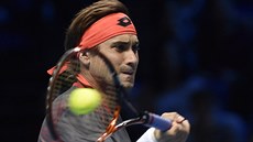 panlský tenista David Ferrer v duelu Turnaje mistr s Andym Murrayem z Velké...