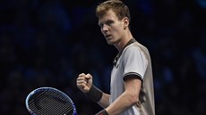 Tomá Berdych v zápase s Keiem Niikorim.