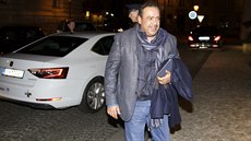 FOTBALOVÝ LOBBISTA V PRAZE. Kuvajtský šejk Ahmad Fahad Ahmed Al-Sabah... FOTBALOVÝ LOBBISTA V PRAZE. Kuvajtský šejk Ahmad Fahad Ahmed Al-Sabah...
