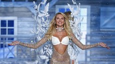 Modelka Candice Swanepoelová na pehlídce Victoria's Secret Fashion Show (New...