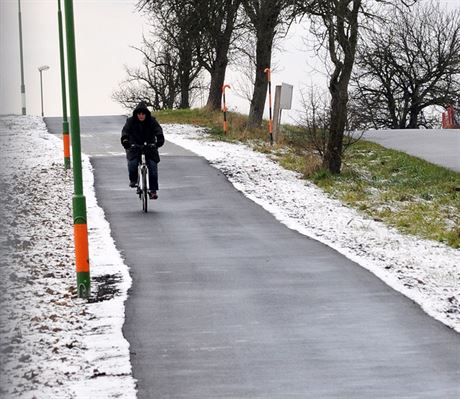 Ze Sezemic vede nová cyklostezka do Poapel