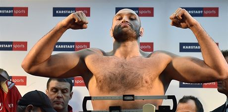 Tyson Fury pi oficiálním váení.