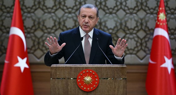 Turecký prezident Recep Tayyip Erdogan bhem projevu v Ankae (27. listopadu...