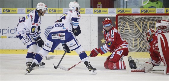 Momentka ze zápasu Kometa Brno (bílá) vs Tinec