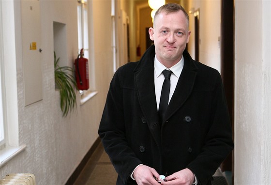Bývalý policista Max Blanck pichází k Obvodnímu soudu pro Prahu 7 (24. listopadu 2015).