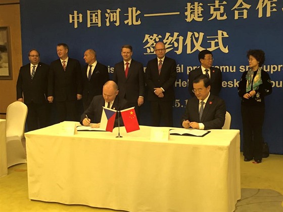 Jihomoravský hejtman Michal Haek (SSD) podepsal s guvernérem provincie Hebei memorandum o spolupráci na projektu lázní v listopadu 2015. Nyní je celý projekt v nejistot.