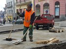 Rozezanou jedli odvezli pracovníci techncikých slueb.