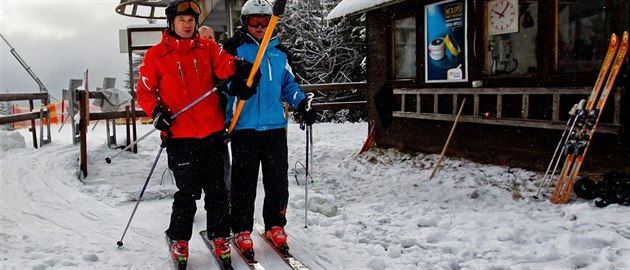 Jako první v Česku okusili lyžování v nové sezoně na Černé hoře v Krkonoších... Jako první v Česku okusili lyžování v nové sezoně na Černé hoře v Krkonoších...