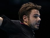 vcarsk tenista Stan Wawrinka v duelu Turnaje mistr s Andym Murrayem z Velk...