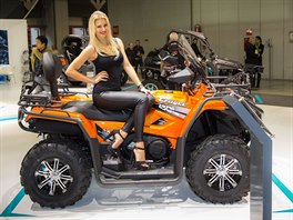 Modelky motosalonu EICMA Milano 2015