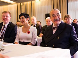 Karel Schwarzenberg mezi delegty na stranickm snmu TOP 09 (28. listopadu...