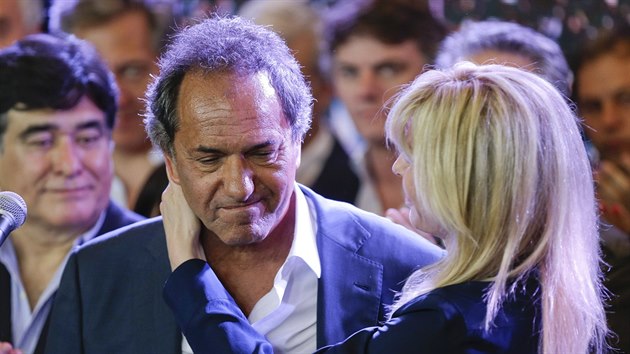 Argentinci volili novho prezidenta. Favorit Daniel Scioli prohrl o mn ne dv procenta hlas. (23. listopadu 2015)