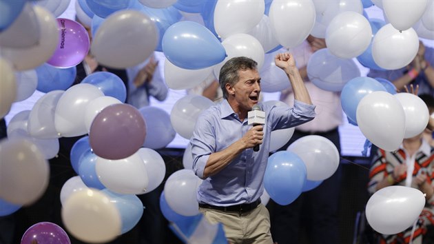 Argentinci volili novho prezidenta. Vyhrl 56let starosta Buenos Aires Mauricio Macri. (23. listopadu 2015)