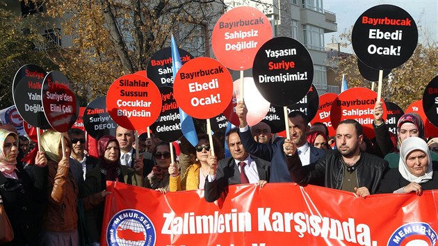 Ankara. Demonstrace proti ruskmu angam v Srii (24. listopadu 2015)