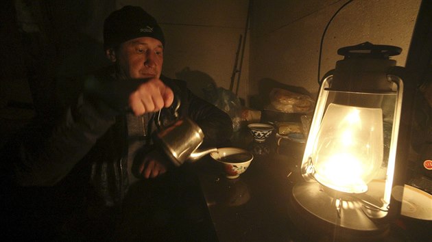 Bez proudu se ocitli i mstn Tatai, kte na Krymu zstali (25. listopadu 2015)