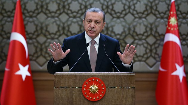 Tureck prezident Recep Tayyip Erdogan bhem projevu v Ankae (27. listopadu 2015)
