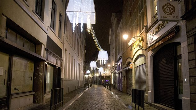 Przdn ulice v centru Bruselu v dob platnosti vjimench protiteroristickch opaten (21.11.2015)