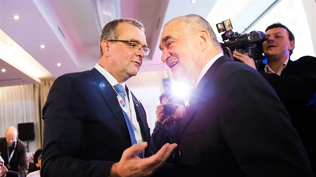 Karel Schwarzenberg a Miroslav Kalousek na snmu TOP 09 (28. listopadu 2015).