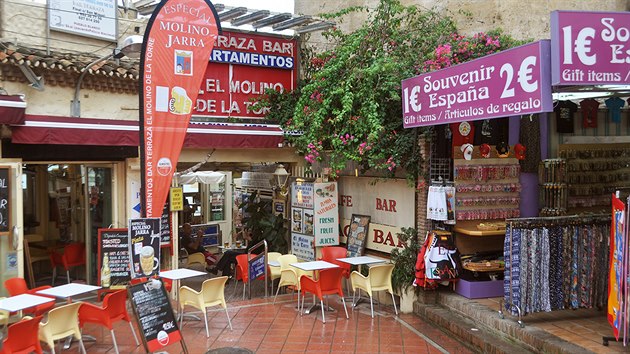 Zkout ve panlskm letovisku Torremolinos, jednom znejvtch vEvrop, je zcela oddan turistickmu byznysu. Tady nen mnoho dvod ke zmn.
