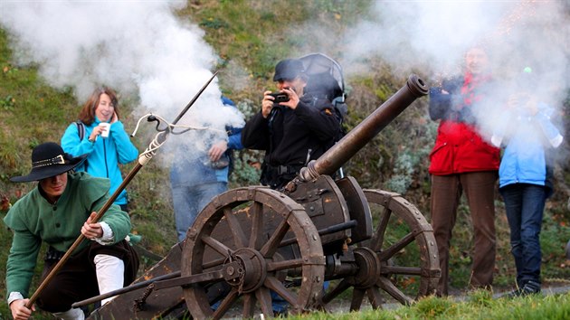 Skupina historickho ermu Corporal uspodala pipomnku udlosti ped 370 lety, kdy hrad Kuntickou horu vyplila vdsk armda.