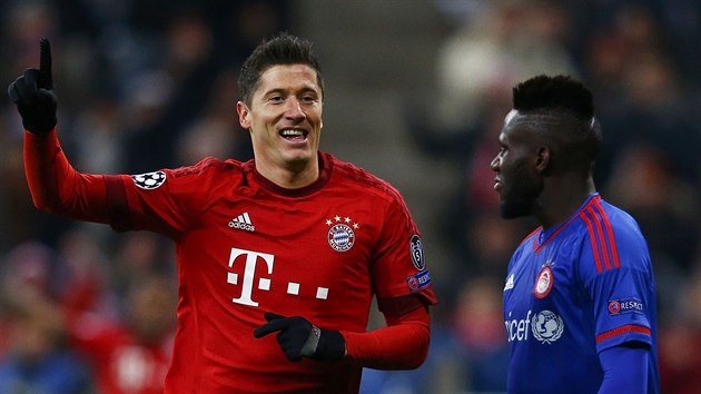 Robert Lewandowski z Bayernu Mnichov slaví gól v utkání Ligy mistr proti...