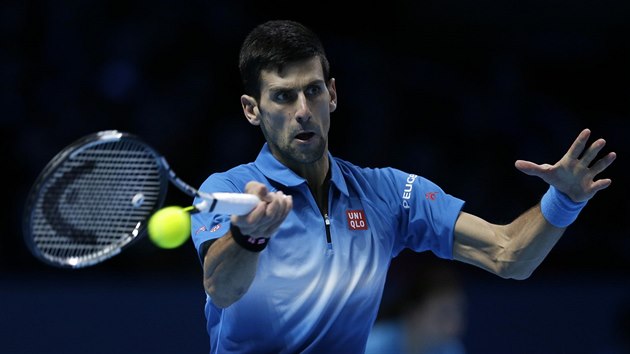 VZHRU DO FINLE. Srbsk tenista Novak Djokovi porazil v semifinle Turnaje mistr v Londn panlskho soupee Rafaela Nadala 6:3, 6:3.