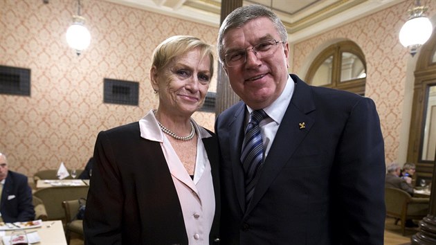 OLYMPIJT VTZOV. Vra slavsk a Thomas Bach na Valnm shromdn Evropskch olympijskch vbor v Praze.