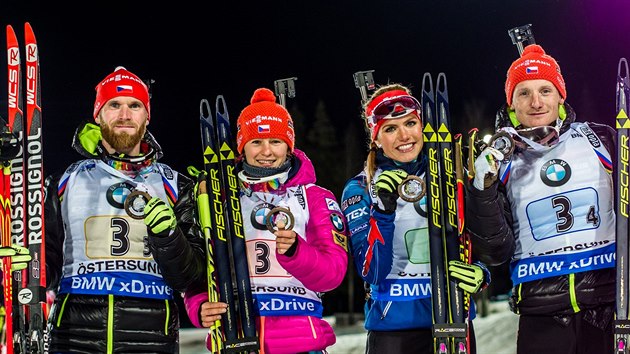 Bronzov esk tafeta z stersundu. Zleva Michal lesingr, Veronika Vtkov, Gabriela Soukalov a Ondej Moravec.